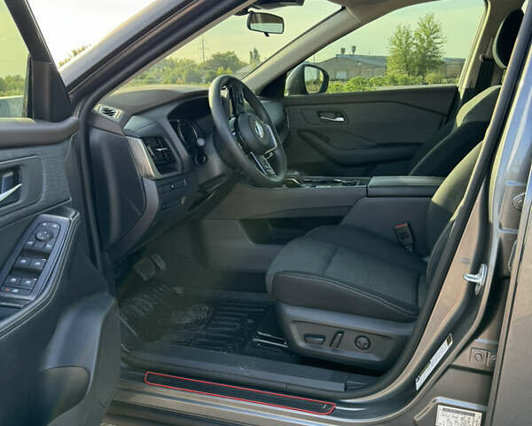 Серый Ниссан Rogue, объемом двигателя 1.48 л и пробегом 30 тыс. км за 22350 $, фото 3 на Automoto.ua