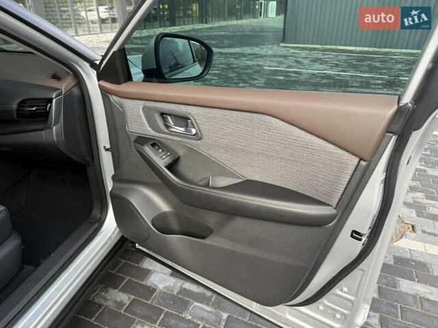 Сірий Ніссан Rogue, об'ємом двигуна 1.5 л та пробігом 72 тис. км за 22500 $, фото 27 на Automoto.ua