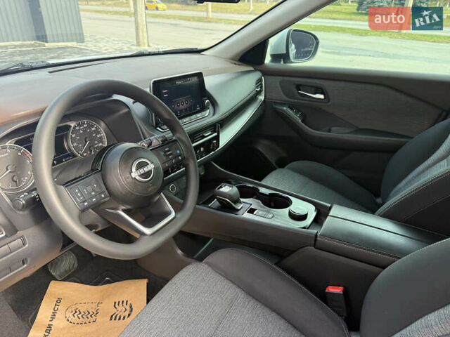 Сірий Ніссан Rogue, об'ємом двигуна 1.5 л та пробігом 72 тис. км за 22500 $, фото 39 на Automoto.ua