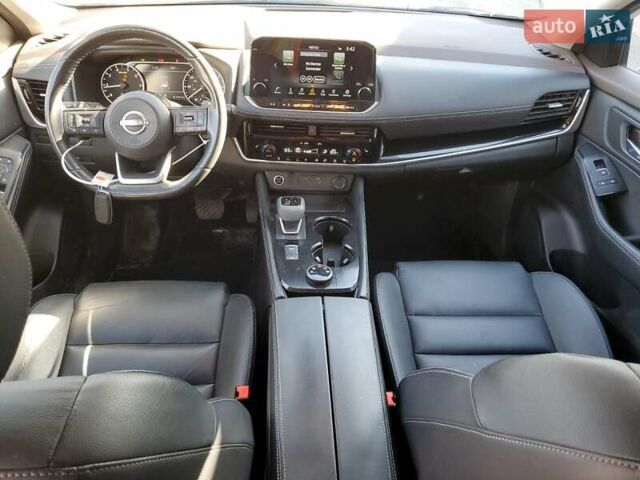 Серый Ниссан Rogue, объемом двигателя 1.5 л и пробегом 170 тыс. км за 6300 $, фото 7 на Automoto.ua