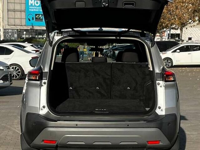 Серый Ниссан Rogue, объемом двигателя 1.5 л и пробегом 111 тыс. км за 23500 $, фото 8 на Automoto.ua