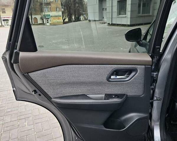 Серый Ниссан Rogue, объемом двигателя 1.5 л и пробегом 40 тыс. км за 18499 $, фото 45 на Automoto.ua