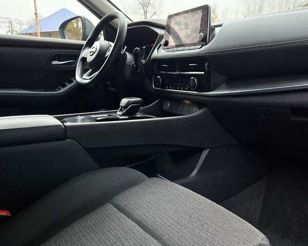 Серый Ниссан Rogue, объемом двигателя 1.5 л и пробегом 40 тыс. км за 18499 $, фото 63 на Automoto.ua