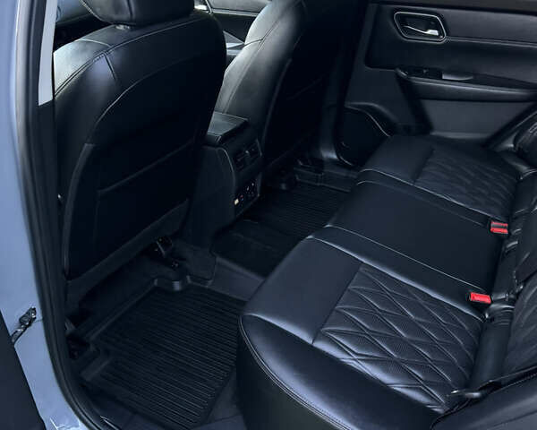 Сірий Ніссан Rogue, об'ємом двигуна 1.5 л та пробігом 32 тис. км за 28000 $, фото 19 на Automoto.ua