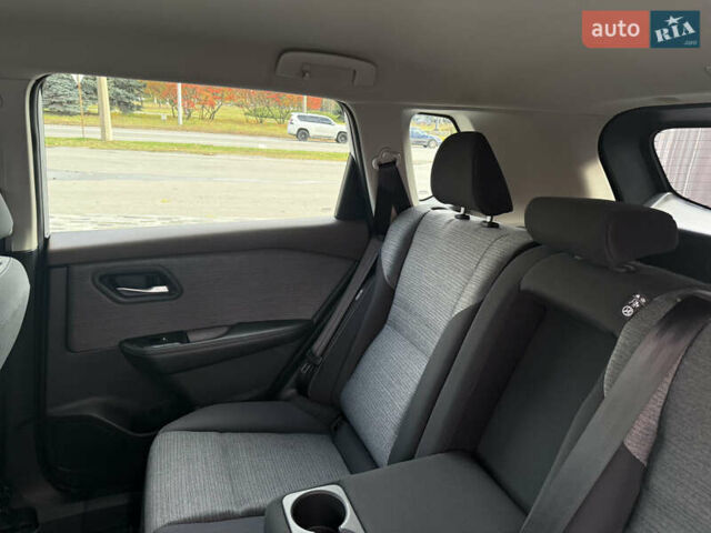 Сірий Ніссан Rogue, об'ємом двигуна 1.5 л та пробігом 72 тис. км за 22500 $, фото 34 на Automoto.ua