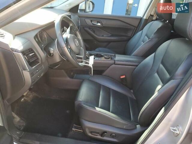 Серый Ниссан Rogue, объемом двигателя 1.5 л и пробегом 170 тыс. км за 6300 $, фото 6 на Automoto.ua