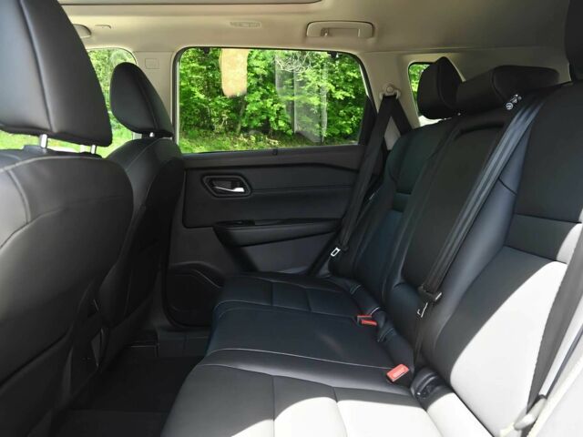 Серый Ниссан Rogue, объемом двигателя 1.5 л и пробегом 15 тыс. км за 18300 $, фото 10 на Automoto.ua