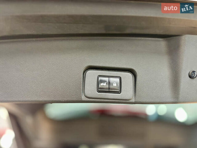 Серый Ниссан Rogue, объемом двигателя 1.5 л и пробегом 46 тыс. км за 26000 $, фото 36 на Automoto.ua