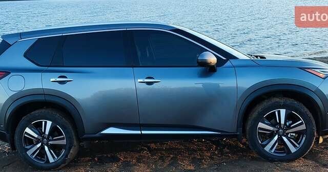 Серый Ниссан Rogue, объемом двигателя 1.5 л и пробегом 36 тыс. км за 34700 $, фото 3 на Automoto.ua