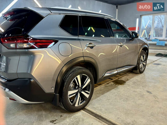 Серый Ниссан Rogue, объемом двигателя 1.5 л и пробегом 46 тыс. км за 26000 $, фото 12 на Automoto.ua