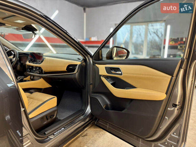 Серый Ниссан Rogue, объемом двигателя 1.5 л и пробегом 46 тыс. км за 26000 $, фото 43 на Automoto.ua