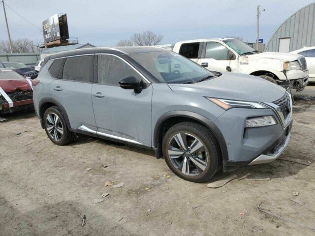 Серый Ниссан Rogue, объемом двигателя 1.5 л и пробегом 52 тыс. км за 11000 $, фото 2 на Automoto.ua