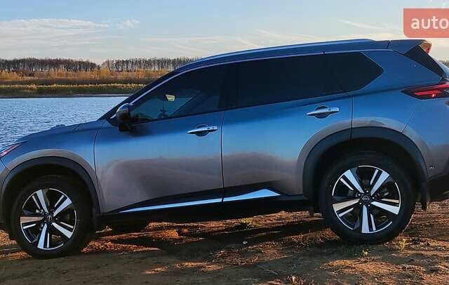 Серый Ниссан Rogue, объемом двигателя 1.5 л и пробегом 36 тыс. км за 34700 $, фото 5 на Automoto.ua