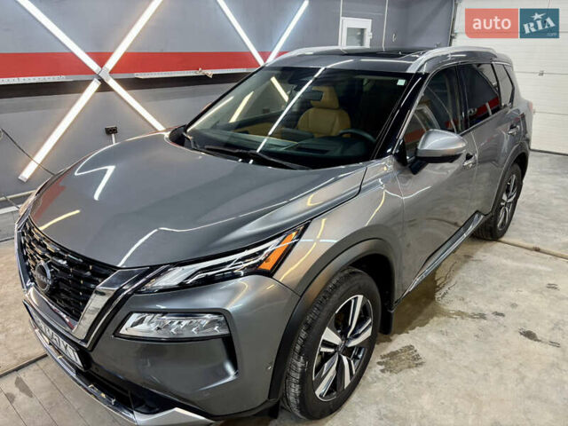 Серый Ниссан Rogue, объемом двигателя 1.5 л и пробегом 46 тыс. км за 26000 $, фото 1 на Automoto.ua