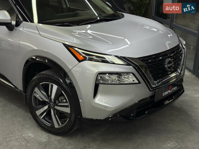 Серый Ниссан Rogue, объемом двигателя 1.5 л и пробегом 29 тыс. км за 28900 $, фото 2 на Automoto.ua