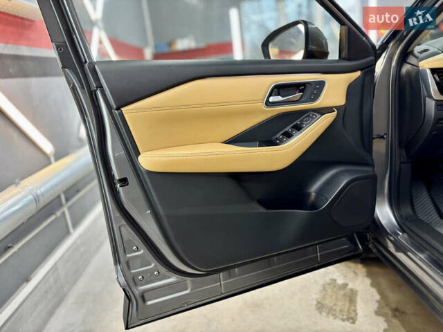 Серый Ниссан Rogue, объемом двигателя 1.5 л и пробегом 46 тыс. км за 26000 $, фото 24 на Automoto.ua