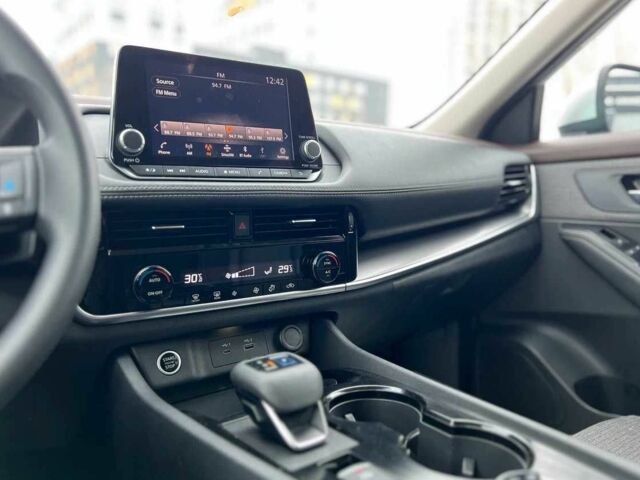 Сірий Ніссан Rogue, об'ємом двигуна 1.5 л та пробігом 43 тис. км за 18500 $, фото 9 на Automoto.ua
