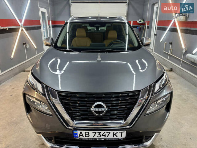 Серый Ниссан Rogue, объемом двигателя 1.5 л и пробегом 46 тыс. км за 26000 $, фото 2 на Automoto.ua