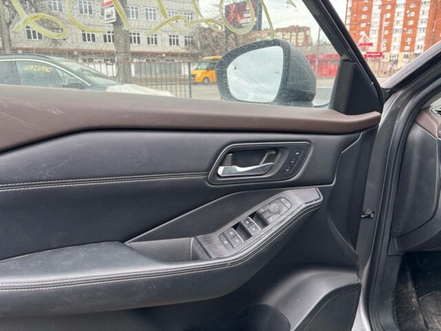 Серый Ниссан Rogue, объемом двигателя 1.5 л и пробегом 47 тыс. км за 20500 $, фото 11 на Automoto.ua