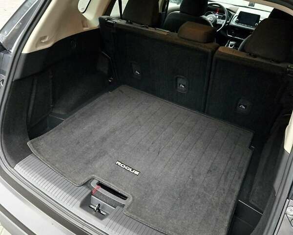 Серый Ниссан Rogue, объемом двигателя 1.5 л и пробегом 40 тыс. км за 18499 $, фото 57 на Automoto.ua