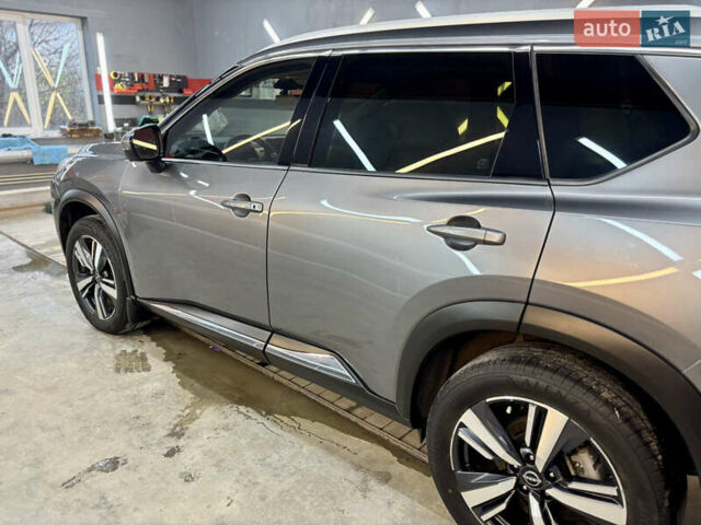 Серый Ниссан Rogue, объемом двигателя 1.5 л и пробегом 46 тыс. км за 26000 $, фото 6 на Automoto.ua