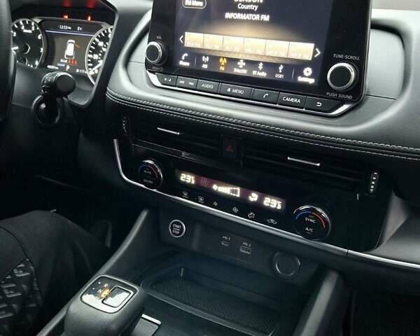 Серый Ниссан Rogue, объемом двигателя 1.5 л и пробегом 40 тыс. км за 18499 $, фото 77 на Automoto.ua