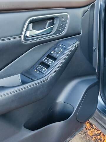 Серый Ниссан Rogue, объемом двигателя 1.5 л и пробегом 36 тыс. км за 34700 $, фото 14 на Automoto.ua