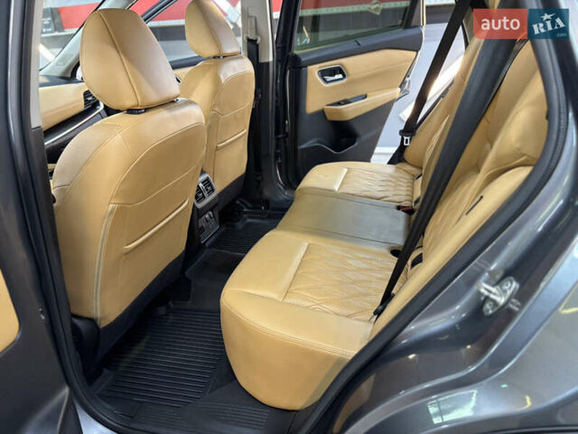 Серый Ниссан Rogue, объемом двигателя 1.5 л и пробегом 46 тыс. км за 26000 $, фото 31 на Automoto.ua