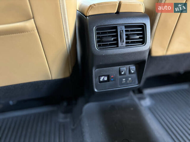 Серый Ниссан Rogue, объемом двигателя 1.5 л и пробегом 46 тыс. км за 26000 $, фото 32 на Automoto.ua