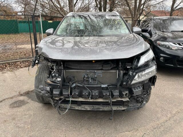 Серый Ниссан Rogue, объемом двигателя 1.5 л и пробегом 47 тыс. км за 20500 $, фото 3 на Automoto.ua