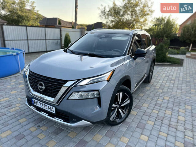 Серый Ниссан Rogue, объемом двигателя 1.5 л и пробегом 18 тыс. км за 26950 $, фото 3 на Automoto.ua