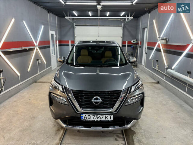 Серый Ниссан Rogue, объемом двигателя 1.5 л и пробегом 46 тыс. км за 26000 $, фото 4 на Automoto.ua