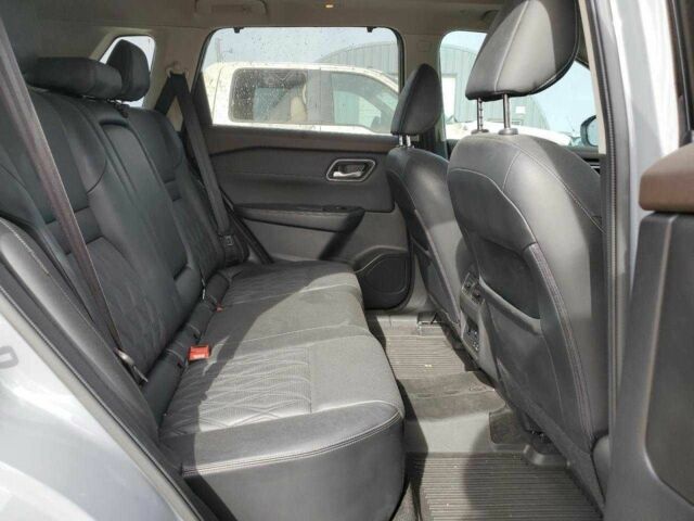 Серый Ниссан Rogue, объемом двигателя 1.5 л и пробегом 52 тыс. км за 11000 $, фото 4 на Automoto.ua