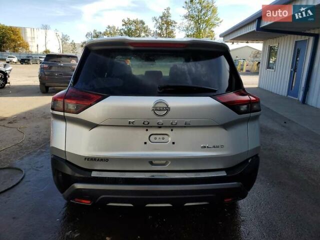 Серый Ниссан Rogue, объемом двигателя 1.5 л и пробегом 170 тыс. км за 6300 $, фото 5 на Automoto.ua