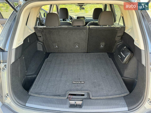 Серый Ниссан Rogue, объемом двигателя 1.48 л и пробегом 30 тыс. км за 22350 $, фото 10 на Automoto.ua