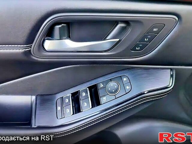 Серый Ниссан Rogue, объемом двигателя 1.5 л и пробегом 83 тыс. км за 25500 $, фото 3 на Automoto.ua