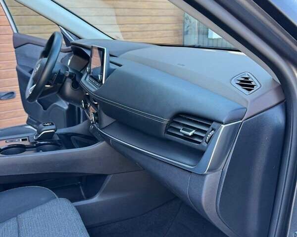 Серый Ниссан Rogue, объемом двигателя 1.5 л и пробегом 26 тыс. км за 19200 $, фото 10 на Automoto.ua