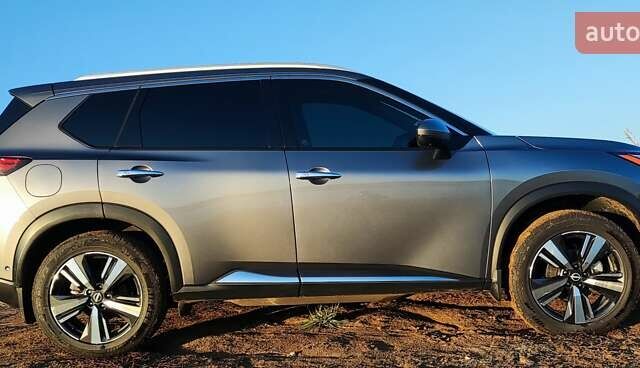 Серый Ниссан Rogue, объемом двигателя 1.5 л и пробегом 36 тыс. км за 34700 $, фото 4 на Automoto.ua