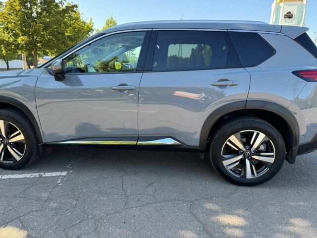 Серый Ниссан Rogue, объемом двигателя 1.5 л и пробегом 37 тыс. км за 26200 $, фото 2 на Automoto.ua