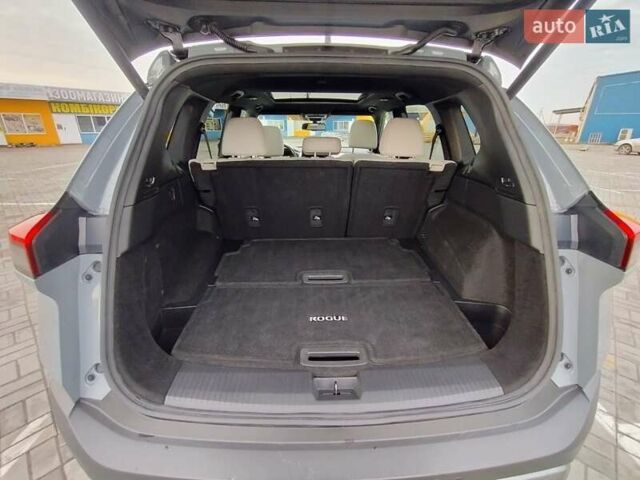 Серый Ниссан Rogue, объемом двигателя 1.5 л и пробегом 87 тыс. км за 24000 $, фото 14 на Automoto.ua
