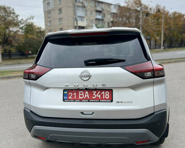 Серый Ниссан Rogue, объемом двигателя 1.5 л и пробегом 67 тыс. км за 20500 $, фото 6 на Automoto.ua