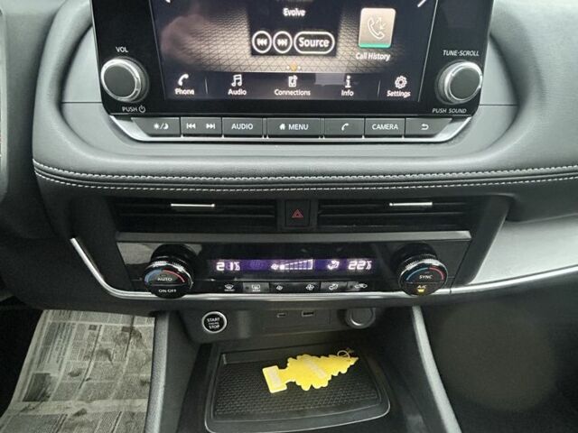 Сірий Ніссан Rogue, об'ємом двигуна 1.5 л та пробігом 82 тис. км за 22300 $, фото 13 на Automoto.ua