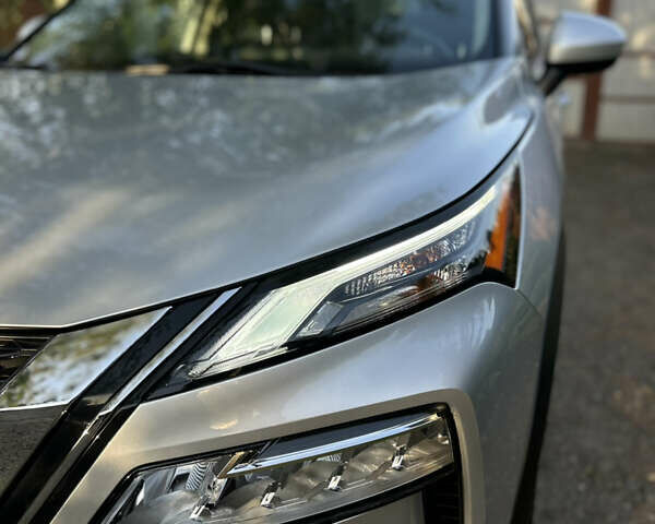 Сірий Ніссан Rogue, об'ємом двигуна 1.5 л та пробігом 62 тис. км за 22000 $, фото 11 на Automoto.ua