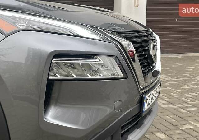 Серый Ниссан Rogue, объемом двигателя 1.5 л и пробегом 56 тыс. км за 21950 $, фото 3 на Automoto.ua