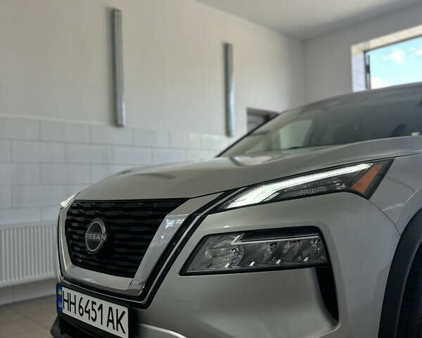 Серый Ниссан Rogue, объемом двигателя 1.5 л и пробегом 60 тыс. км за 22000 $, фото 4 на Automoto.ua