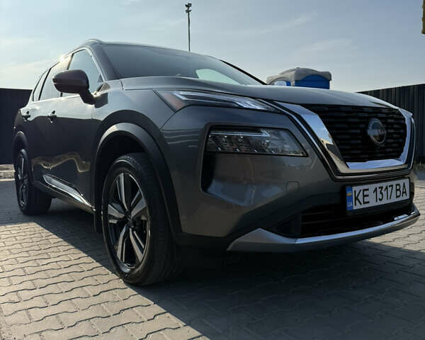 Серый Ниссан Rogue, объемом двигателя 1.5 л и пробегом 38 тыс. км за 27000 $, фото 2 на Automoto.ua