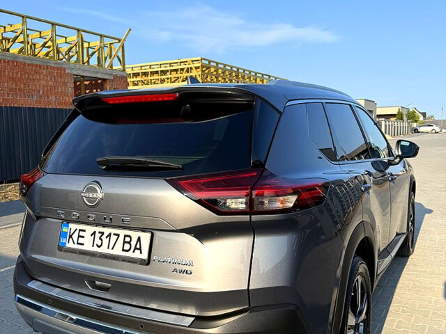 Серый Ниссан Rogue, объемом двигателя 1.5 л и пробегом 39 тыс. км за 27500 $, фото 2 на Automoto.ua