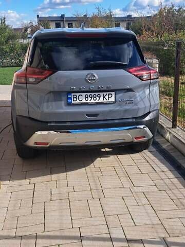 Сірий Ніссан Rogue, об'ємом двигуна 1.5 л та пробігом 45 тис. км за 28000 $, фото 3 на Automoto.ua