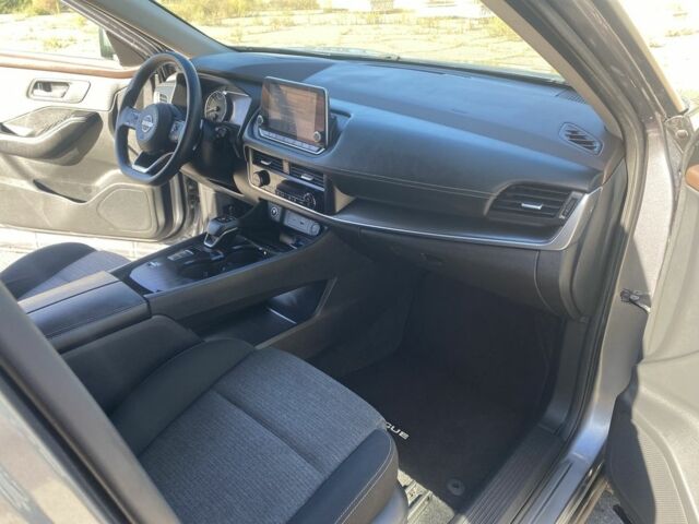 Серый Ниссан Rogue, объемом двигателя 1.5 л и пробегом 90 тыс. км за 22900 $, фото 5 на Automoto.ua