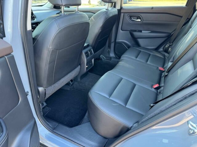 Серый Ниссан Rogue, объемом двигателя 1.5 л и пробегом 37 тыс. км за 26200 $, фото 12 на Automoto.ua